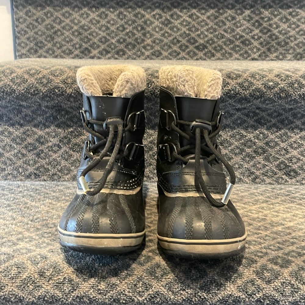 Sorel snow boots size 13. Great shape.